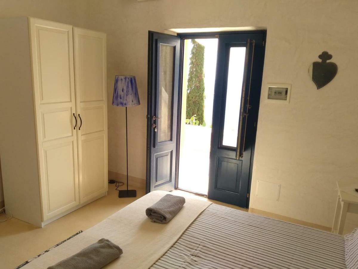 Alicudi Giardino Dei Carrubi- Al Gradino 365 Bed & Breakfast Luaran gambar