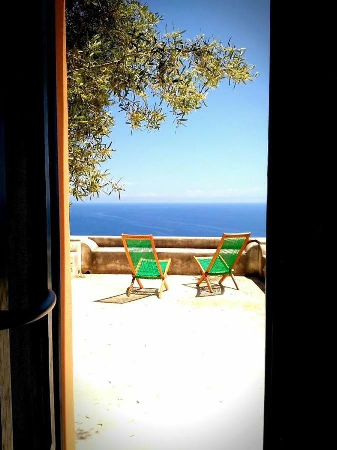Alicudi Giardino Dei Carrubi- Al Gradino 365 Bed & Breakfast Luaran gambar