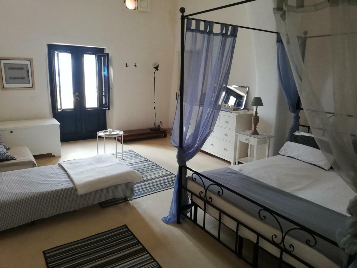 Alicudi Giardino Dei Carrubi- Al Gradino 365 Bed & Breakfast Bilik gambar